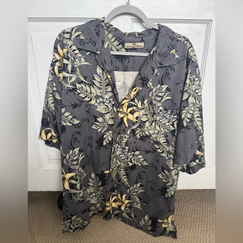Tommy Bahama Gray Floral Short-Sleeve Camp Shirt with Yellow Accents